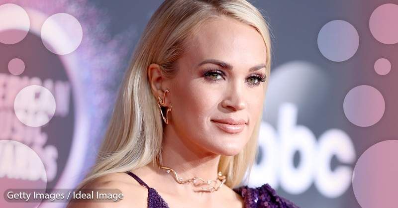 Carrie Underwood viser sin nye muskuløse og sportslige figur i en paljetteret purpur kjole efter at have modtaget en anden søn