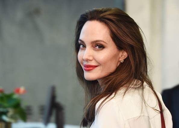 No sempre una brunnete: Angelina Jolie ha sorprès els seus fans una vegada, mostrant un pentinat de rossa brillant