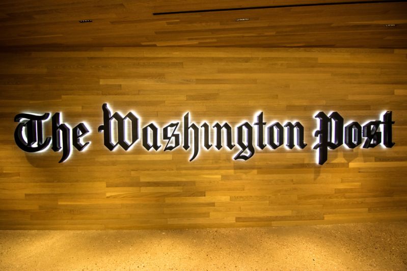 Cara Melewati Paywall Washington Post Dan Membaca Artikel Secara Percuma Pintu masuk bangunan Washington Post