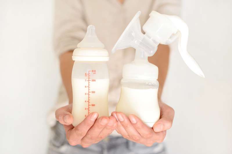 Czy mężczyźni mogą produkować mleko z piersi? Tak, ale może to być oznaką problemów zdrowotnych