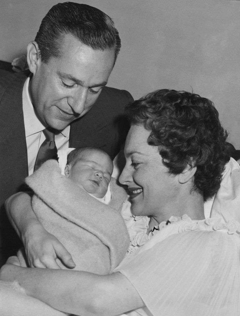 Gisele Galante, kći ugledne Olivije De Havilland, naslijedila je zapanjujuću ljepotu svoje majkeGisele Galante, kći ugledne Olivije De Havilland, naslijedila je zapanjujuću ljepotu svoje majkeGisele Galante, kći ugledne Olivije De Havilland, naslijedila je zapanjujuću ljepotu svoje majkeGisele Galante, kći ugledne Olivije Havilland, naslijedila je zapanjujuću ljepotu svoje majke
