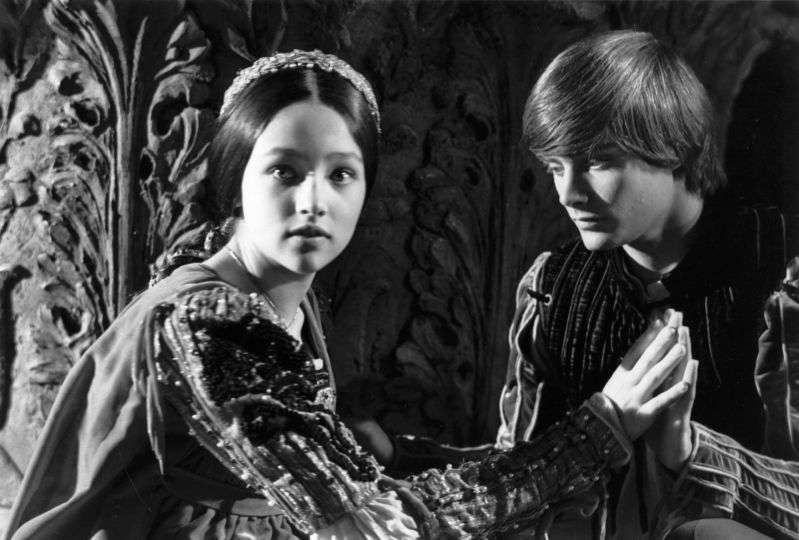 'Romeo un Džuljeta' zvaigzne Olīvija Huseja pārdomā gandrīz karjeras atmešanu un nepielūdzamu cīņu ar krūts vēzi