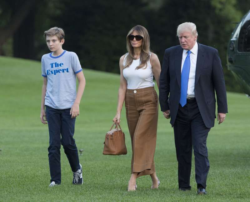 Volgens rapporten werd de 13-jarige zoon van Donald Trump op school ernstig gepest. Maar waarom is er een nulreactie van het Witte Huis?