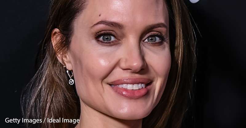 W sieci pojawiły się rzadkie zdjęcia dziecka Angeliny Jolie z matką Marcheline Bertrand!