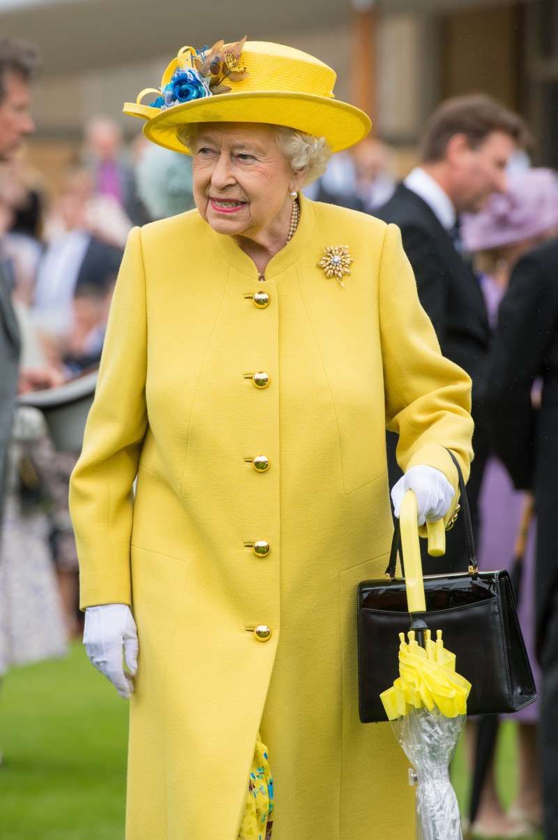 Dronning Elizabeth betalt for sin storslåede brudekjole med kuponer