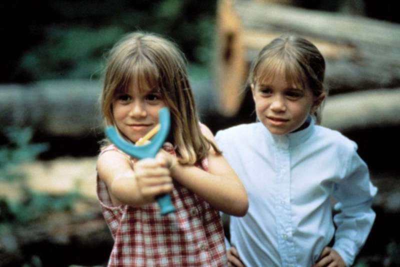 Husker du The Amazing Olsen Twins? Disse små søtene er speilbilder av dem i barndommen