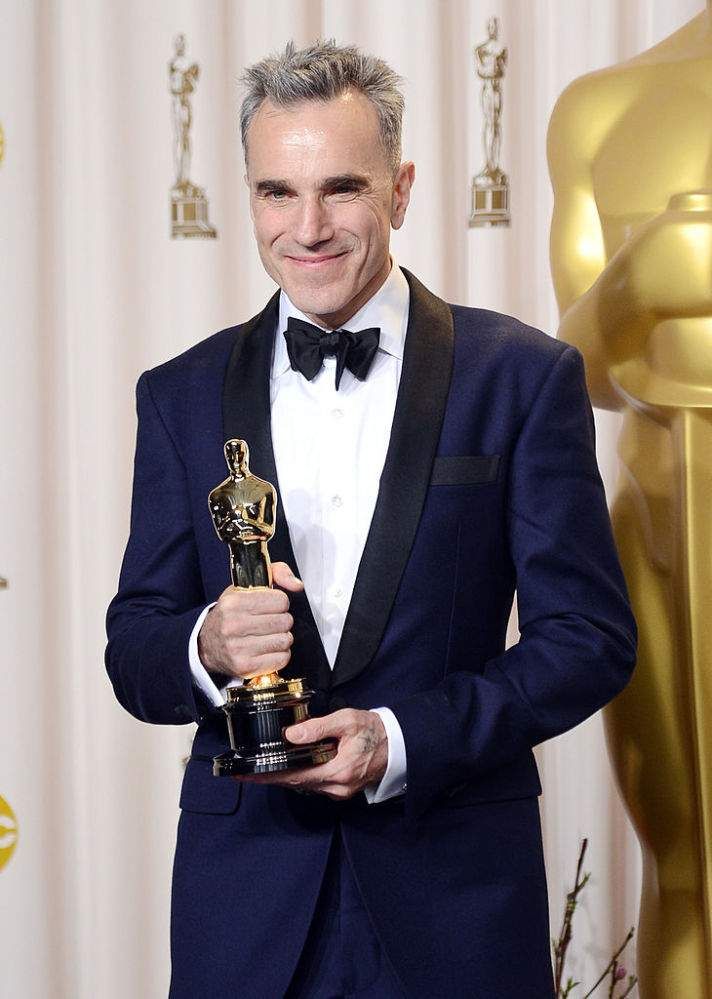 Aspectes guanyadors de premis Oscar El llegendari fill de Daniel Day-Lewis va heretar la seva prominent línia de mandíbula i els seus ulls penetrants