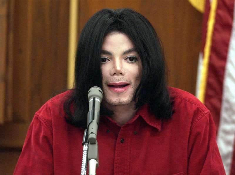 Σύντομη ιστορία αγάπης: Γιατί ο Μάικλ Τζάκσον έσπρωξε τη Lisa Marie Presley