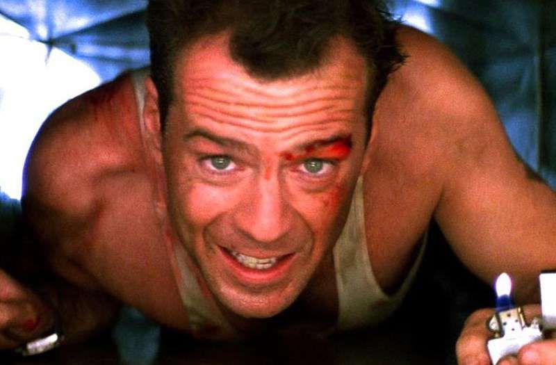 Bruce Willis åpner opp for en mystisk ulykke på ‘Die Hard’ som gjorde ham delvis døv