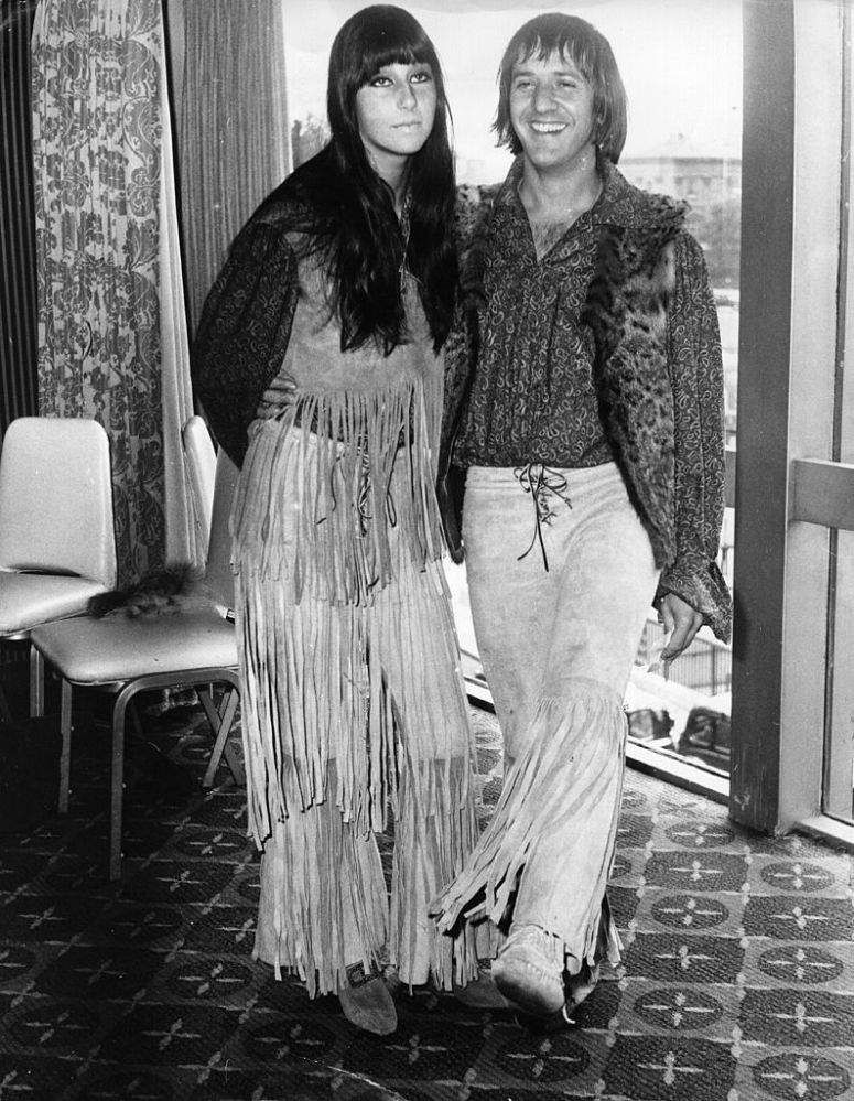4. manželka Sonny Bono, Mary, o tom, jak jí Cher pomohla s manželem projít