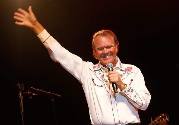 Lagu Akhir Fans Cry Over Glen Campbell 'I'm Not Gonna Miss You' Dedicated To Wife, As Alzheimer's Was Take His Memory
