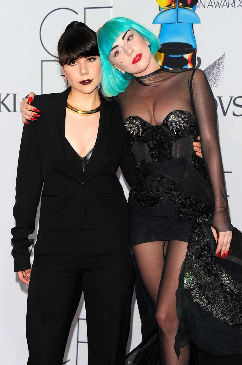 Сестринска љубав: Јесте ли знали да Лади Гага има млађу сестру која углавном личи на њу? Сестринска љубав: Јесте ли знали да Лади Гага има млађу сестру која углавном личи на њу?
