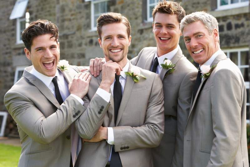 Crazy Bride svolává svatbu poté, co se ženich odmítl zbavit svého „ošklivého“ nejlepšího muže