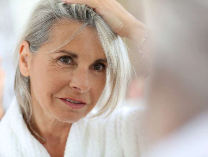 Dešimtmečiai išjungti! 63-erių moteris atrodo gerokai jaunesnė po pasikeitusios gyvenimą